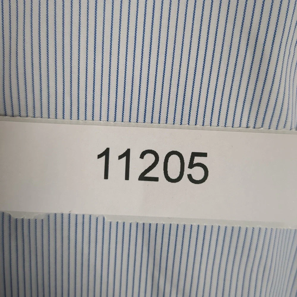 Banana Republic Mens XL Blue White Pinstripe Non-Iron Standard Fit Dress Shirt‎